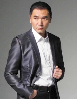 方中信、郭可盈、形象設(shè)計師吉米、劉錫明參加重慶會展中心美博會奧斯卡頒獎盛典