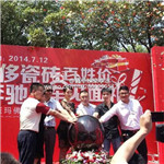 陳紫函隨經(jīng)紀(jì)人金絲玉瑪溫州站之“特惠萬里行”簽售嘉賓